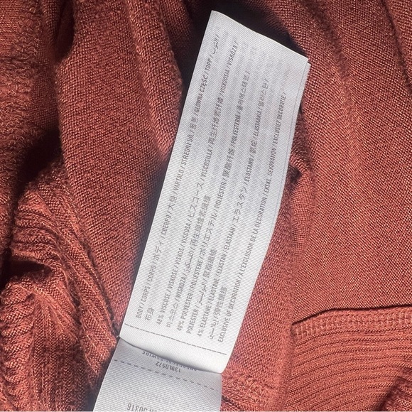 Womens Abercrombie & Fitch Soft AF Cozy Red Ribbed Knit V-Neck Sweater Size XS - Picture 4 of 5